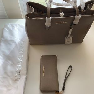 Michael Kors Large Tote and Wristlet Wallet Set